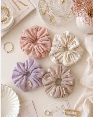 Review Scrunchie Mina Bloom trải nghiệm thực tế khi sử dụng hằng ngày