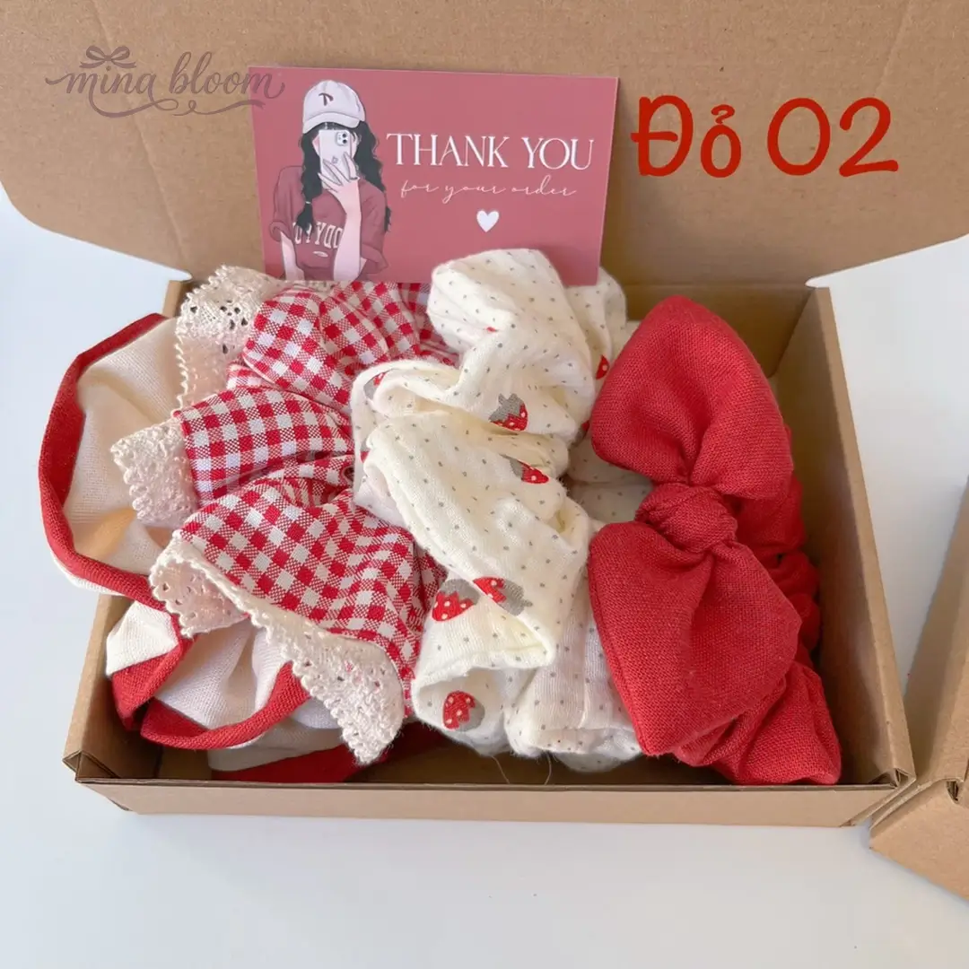 Hộp quà scrunchies đỏ Mina Bloom Đỏ 02