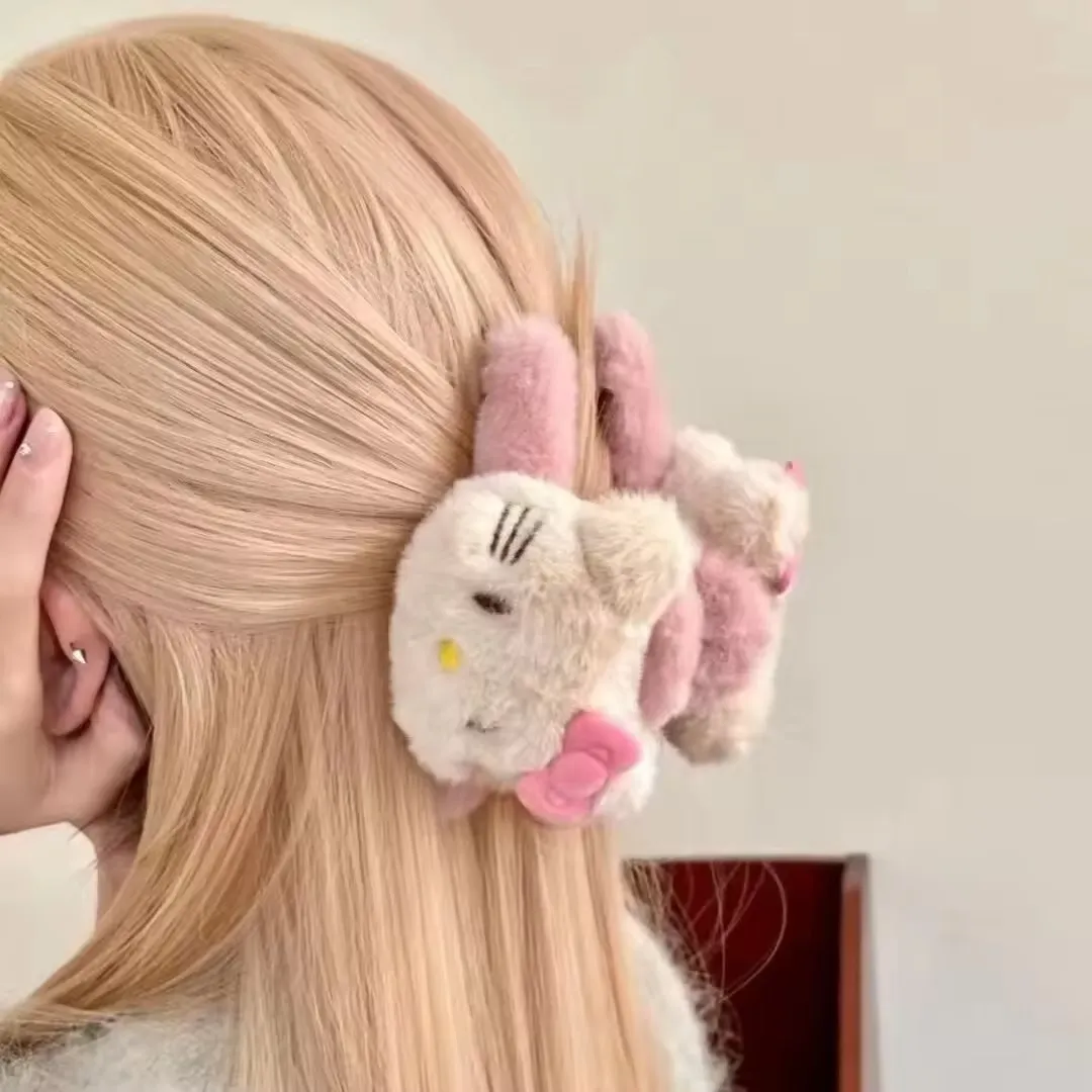 Kẹp tóc lông thú Mina Bloom Hello Kitty dễ thương