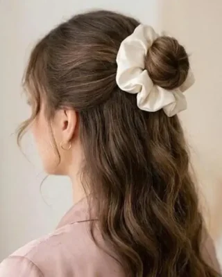 Scrunchies phong cách Hàn Quốc phù hợp với nhiều kiểu tóc nữ